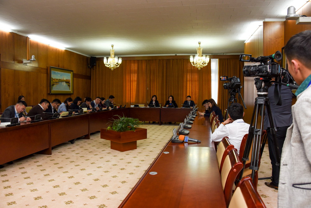 Гэр бүлийн хүчирхийлэлтэй тэмцэх тухай хуультай холбогдуулан хэвлэлийн бага хурал хийлээ