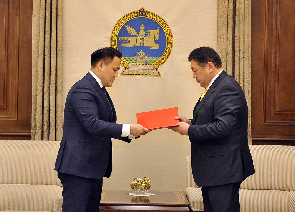 Залуучуудын хөгжлийг дэмжих тухай хууль өргөн мэдүүллээ