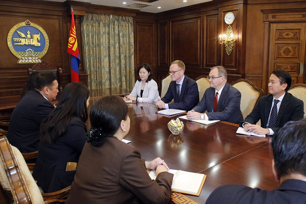 Монгол Улсын Их Хурлын дарга М.Энхболд Дэлхийн банкны Монгол улсыг хариуцсан захирлыг хүлээн авч уулзлаа Дэлхийн банкны Монгол улсыг хариуцсан захирлыг хүлээн авч уулзлаа