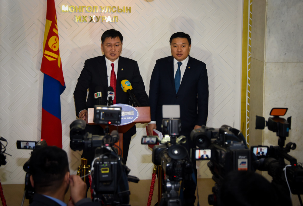 Монгол Улсын Ерөнхийлөгчийн сонгуулийн тухай хуулийн төслийг буцаах шийдвэр гаргалаа