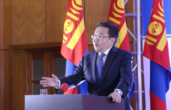 Монгол Улсын Ерөнхийлөгч Ц.Элбэгдорж Монгол Улсын Төрийн тугийг хүндэтгэх зарлиг гаргалаа.