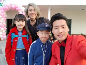 БИЧЛЭГ: Загвар өмсөгч Э.Энхболдын гэрт зочилжээ