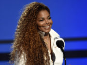 Жанет Жексон хар хувцсаар гоёх шалтгаантай Жанет Жексон