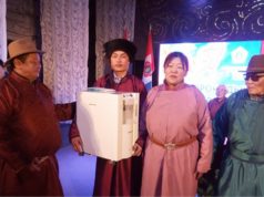 Уушгины өвчтэй охинд ХҮЧИЛТӨРӨГЧИЙН.. Уушгины өвчтэй охинд ХҮЧИЛТӨРӨГЧИЙН АППАРАТ үнэгүй өгөх болжээ