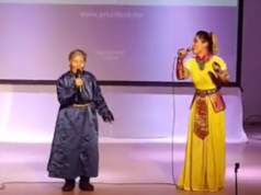 Ерөнхийлөгч-ын уулзалтад Хөөрхөн эмээ… Хөөрхөн эмээ БҮЖИГЛЭВ