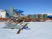 СЭРЭМЖЛҮҮЛЭГ: Хүчтэй салхилж… СЭРЭМЖЛҮҮЛЭГ: Хүчтэй салхилж барилгын дээвэр хуурч унажээ