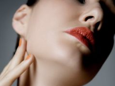 Хүзүүний арьсанд ҮНЭРТЭН түрхэхээс зайлсхий ! хүзүүний арьс