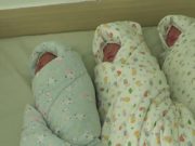 Эрдэнэт хотод гурван ихэр охин мэндэллээ erdenet hot_gurwan iher