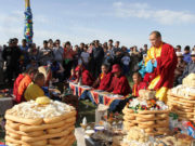 “Алтан овооны тахилга”-д Монголын өнцөг булан бүрээс 40 орчим мянган хүн иржээ altan_owoo_tahilga