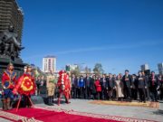 Маршал Ю.Цэдэнбалын хөшөөнд цэцэг өргөж, хүндэтгэл үзүүллээ tsedenbal_hoshoo