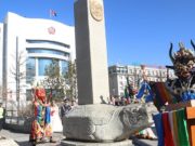 Нийслэлийн анхны шав тавьсан газар хүндэтгэл үзүүлж, нууц товчоог залав