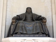 Их Эзэн Чингис Хааны хөшөөнд хүндэтгэл үзүүлнэ chinggis-khaan