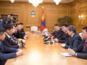 У.Хүрэлсүх машинтай жагсагчидтай уулзлаа eronhii-said