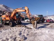 Хөлдсөн мөсийг ховхолж, нийтийн эзэмшлийн талбайг аюулгүй болгов holdson-mos-01