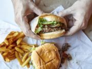 БАЯН-ӨЛГИЙ: Дотуур байрны 80 хүүхэд хоолны хордлогод оржээ hoolnii-hordlogo