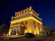 ФОТО: Хотын томоохон барилгуудад гэрэлтүүлэг суурилууллаа hotiin-gereltuuleg-03