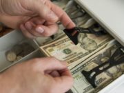 Валют арилжихдаа заавал иргэний үнэмлэхтэй үйлчлүүлнэ valut-ariljaa