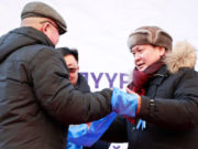 Газраа чөлөөлсөн иргэд шинэ байрны ТҮЛХҮҮР гардлаа ger-hooroolliin-dahin-tolowlolt