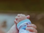 14 хоногтой нярай хүүхдээ буудлын өрөөнд орхиод явжээ! nyarai-huuhdee-hayjee