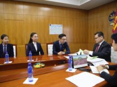 Сурагчид Монгол бичгийн хэрэглээг нэмэгдүүлэх асуудлаар Шадар сайдтай уулзав shadar-said-enhtuwshin