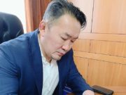 Ерөнхийлөгч цайны цагаараа “Монгол бичиг”-т суралцаж байна battulga