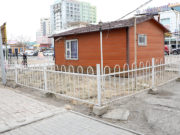 Зөвшөөрөлгүй барьсан хашаа хайсыг буулгаж байна! hashlaga