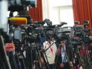 Сэтгүүлчид улсын дунджаас хоёр дахин бага цалинтай setguulch