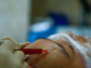 Зориулалтын бус орчинд гоо сайхны тарилга тарьж байжээ tarilga