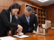 Батлагдсан хуулиуд дээр Төрийн тамга дарах ёслол үйлдэв toriin-tamga