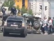 СЭРЭМЖИЛ: Хотын төвд зорчигч дүүрэн микроавтобус осолджээ! zamiin-osol