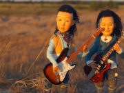 “The Hu” хамтлагт зориулж ХҮҮХЭЛДЭЙ урлажээ the-hu-hamtlag-01