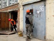 ХСҮТ-ийн эзэмшил газарт хууль бусаар барьсан гараашнуудыг буулгалаа