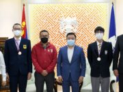 Олон улсын химийн олимпиадад медаль хүртсэн сурагчдад шагналыг нь гардууллаа